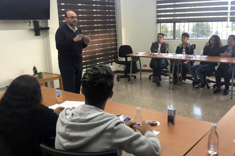 Cuatro nuevos beneficiarios del programa “Entrega una Beca Entrega un Futuro”
